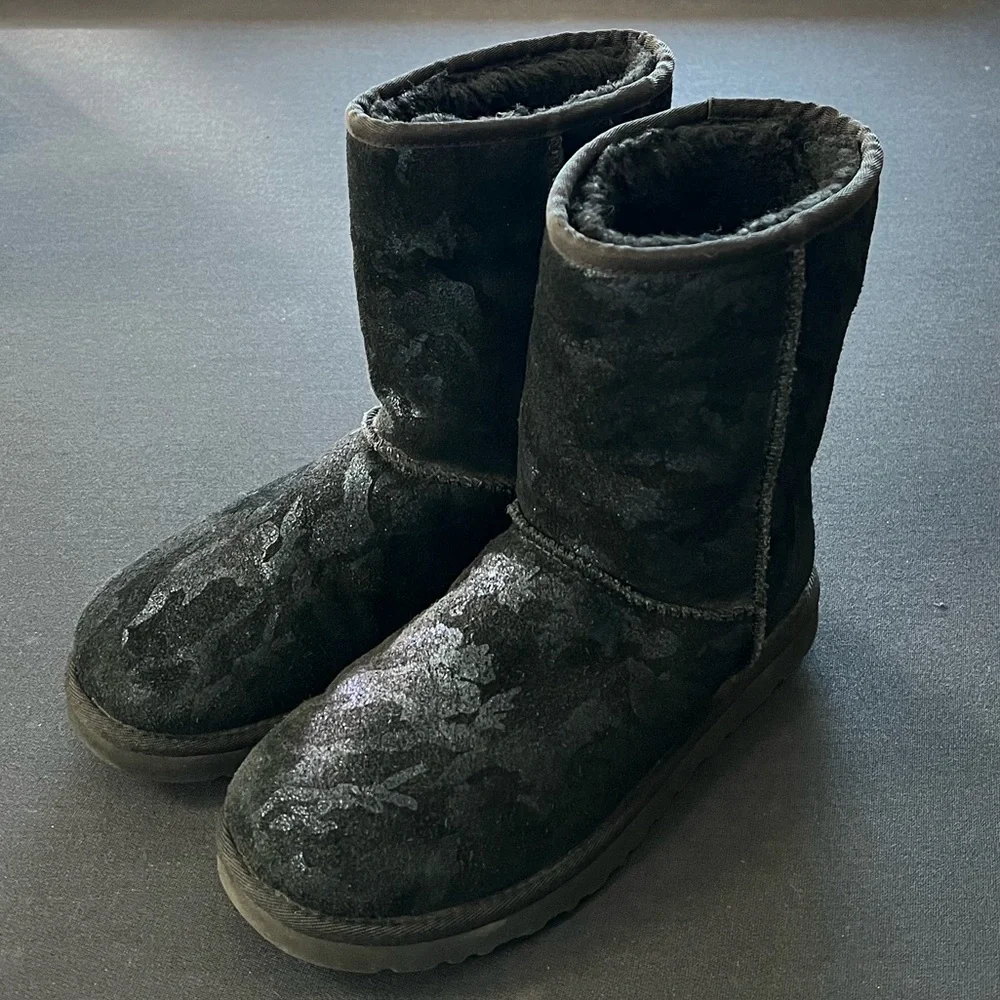 UGG Classic Short Metallic Camo Boot size 7